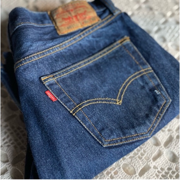 LEVI STRAYS 501 BLUE JEANS, ONE SMALL KNICK ON POCKET, BUTTON FLY, NWOT, 34/32 - Picture 1 of 7